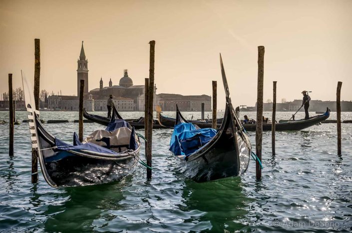 Gondola Tide, Venice